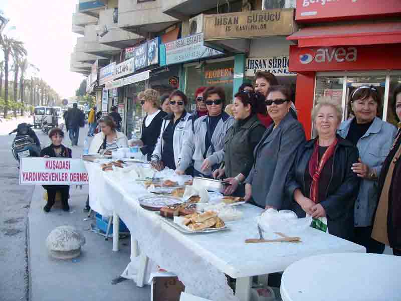 Kuşadası Yardımseverler Derneği’nden anlamlı kermes