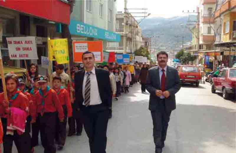 Bozdoğanlı izcilerden “Sigaraya ve Alkole Hayır” yürüyüşü