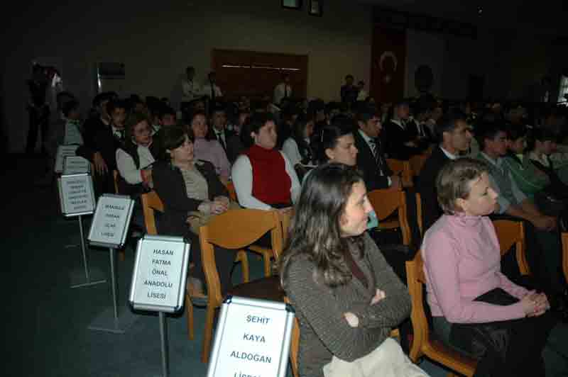 Kuşadası’nda lise öğrencilerine uyuşturucu konferansı