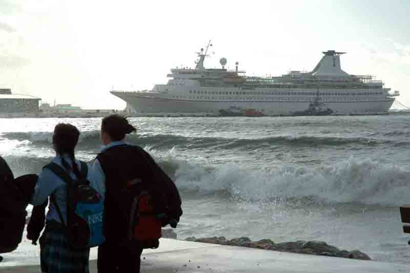 Kuşadası’nda ikinci gemi krizi yaşanıyor