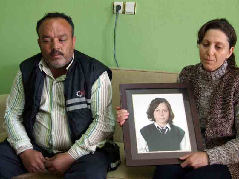 Sökeli Poyraz Ailesi kızlarının hayatından endişe ediyor