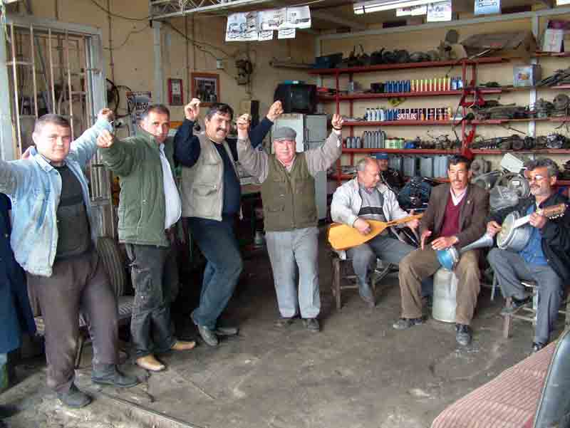 Sanayiden çekiç sesleri yerine darbuka sesleri yükselmeye başladı