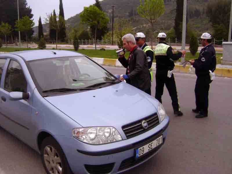 Trafik Memurları sürücüleri bilgilendirdi