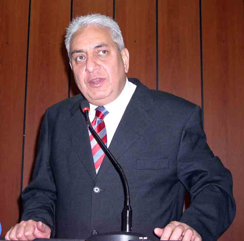 Uşak Valisi Kayhan Kavas’tan Aydınlılar’a hemşehri tavsiyesi