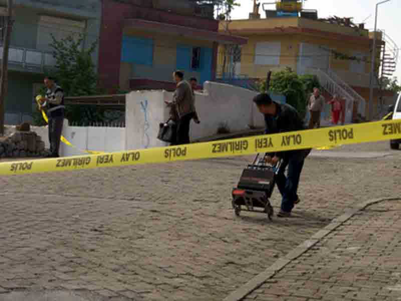 Şüpheli valizden elbise çıktı