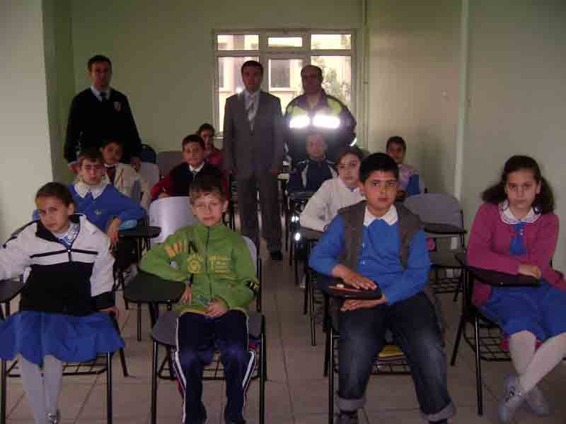 Trafik Kuralları Bilgi Yarışması 1.’si Felekşan Fırat İÖO’dan