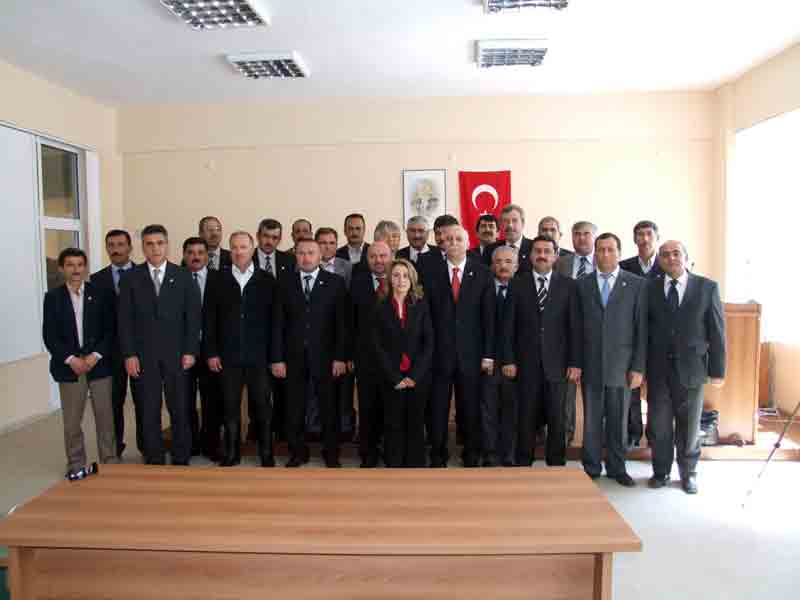 Siz misiniz çiftçiye önayak olup, miting düzenleyen!