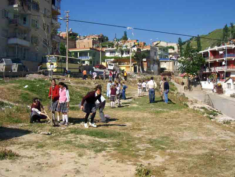Kemal Paşa Mahallesi’ndeki Halimenin Deresi ağaçlandırıldı
