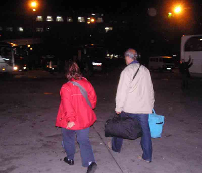 Otobüse haciz konunca,  yolcular ortada kaldı