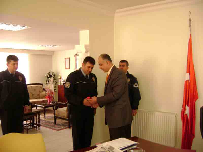 Başarılı polisler ödüllendirildi