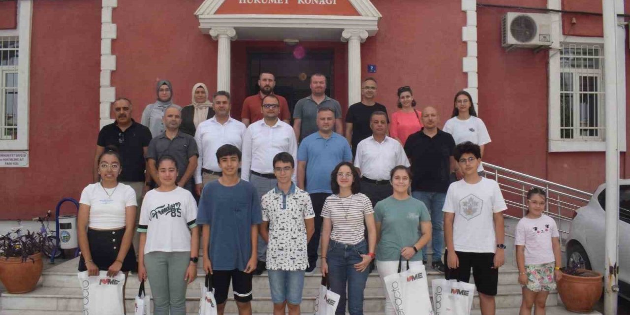 Kaymakam Gökçe dereceye giren öğrencileri ağırladı