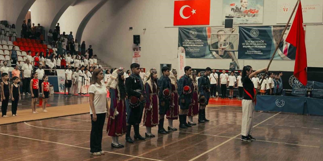 Aydın’da Yaz Spor Okulları, kapılarını gençler için açtı