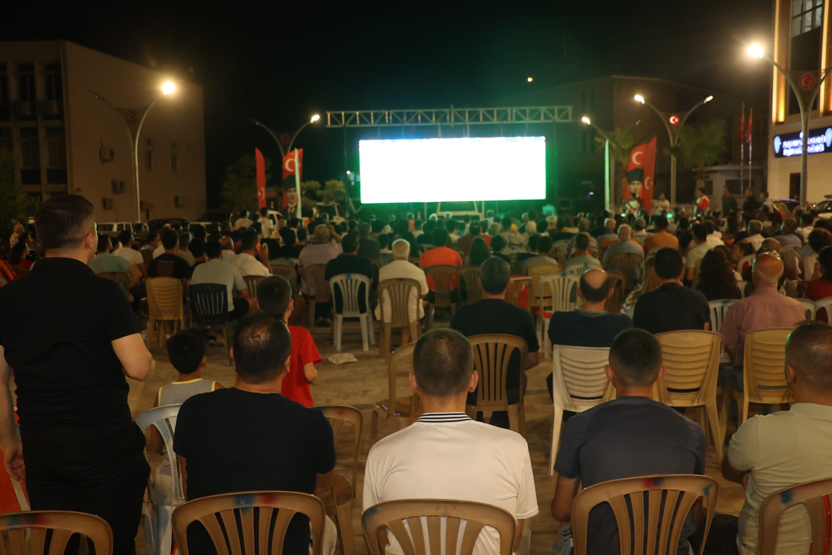 Koçarlılılar Çeyrek Final Heyecanını Dev Ekranda Hep Birlikte Yaşadılar