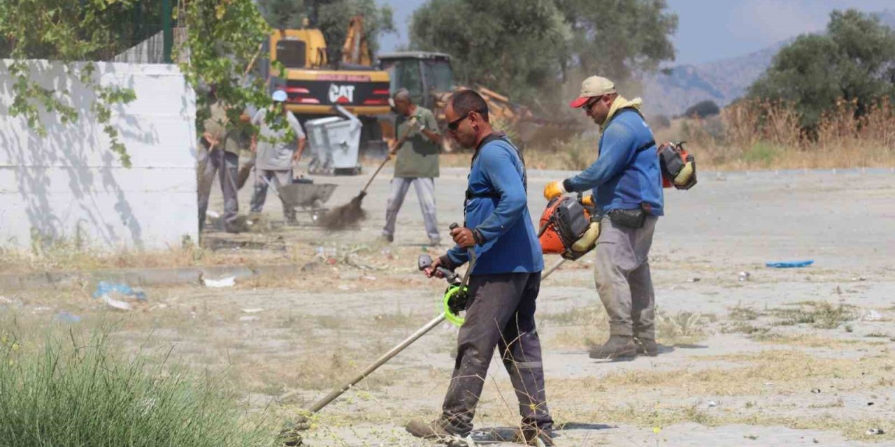 Nazilli Belediyesi Pınarbaşı Mahallesi’nde temizlik çalışması başlattı