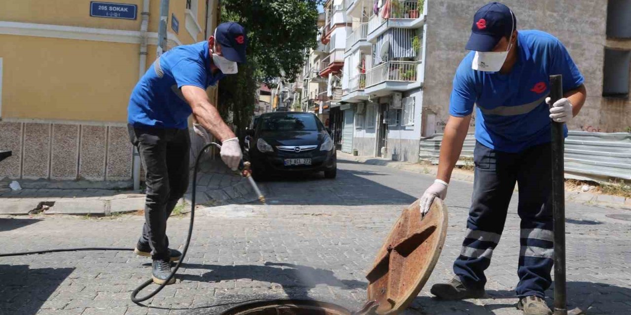 Efeler Belediyesi kent genelinde ilaçlama çalışmalarını sürdürüyor