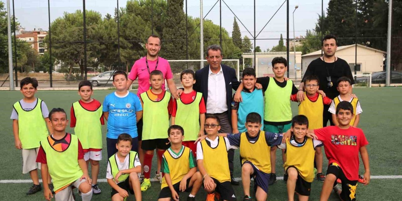 Başkan Yetişkin geleceğin futbolcularıyla buluştu