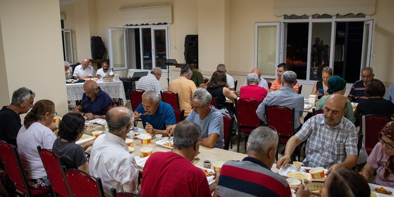 Başkan Günel Davutlar Cemevi’nde ’Matem orucu’ açma yemeğine katıldı