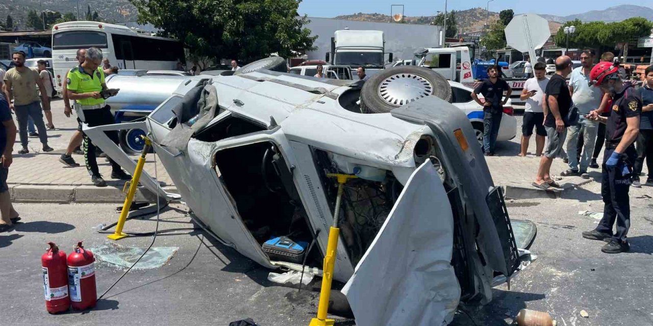 Söke’deki kazada otomobil yan yattı, polis tırın peşinde