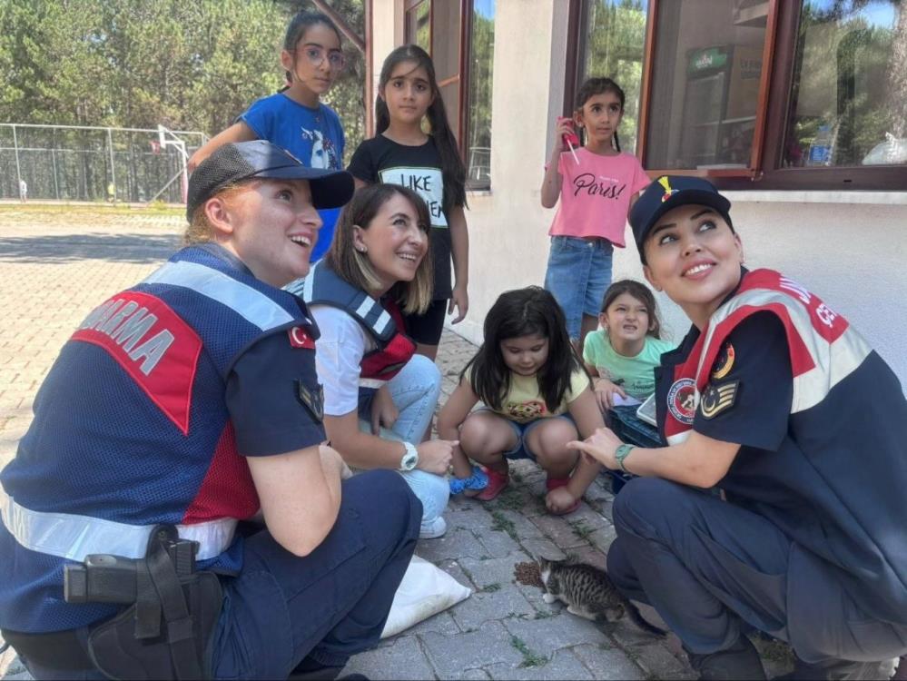 Aydın’da jandarma ekipleri vatandaşları bilgilendiriyor