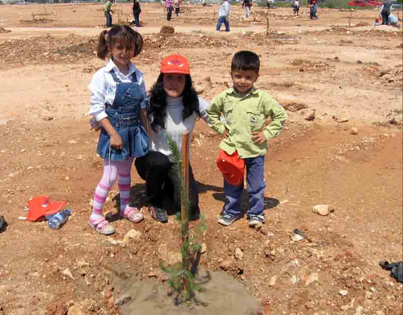 Didimli minikler Anneleri için fidan dikti