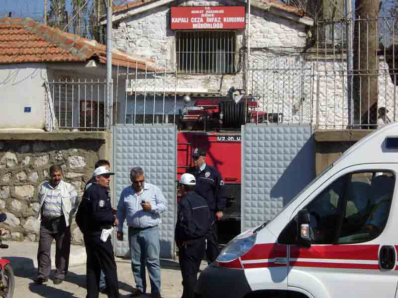 Söke Kapalı Cezaevi’nde yangın ihbarı yapıldı, ekipler alarma geçti