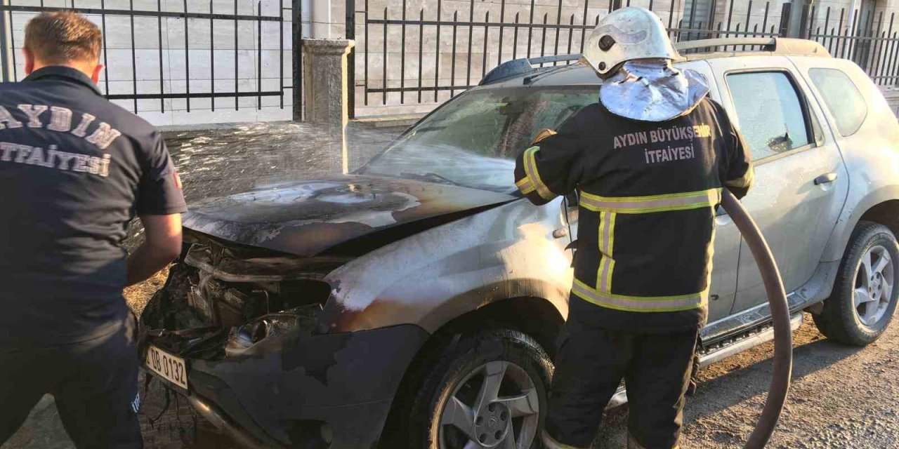 Aydın’da seyir halindeki otomobil alev aldı