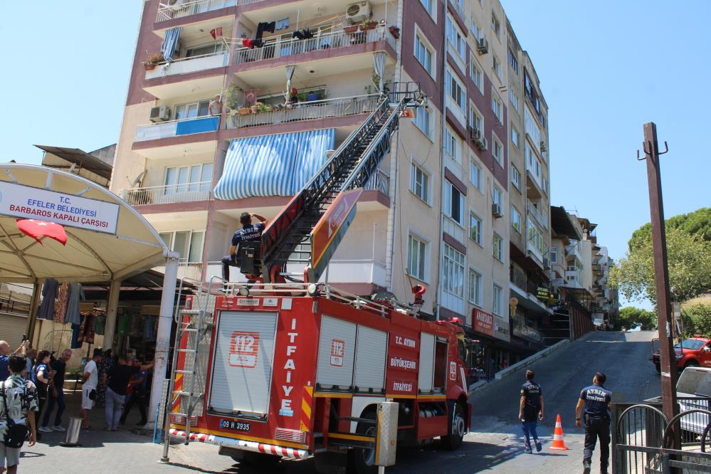 Otizmli adam annesini odaya kilitledi, itfaiye eve balkondan girdi