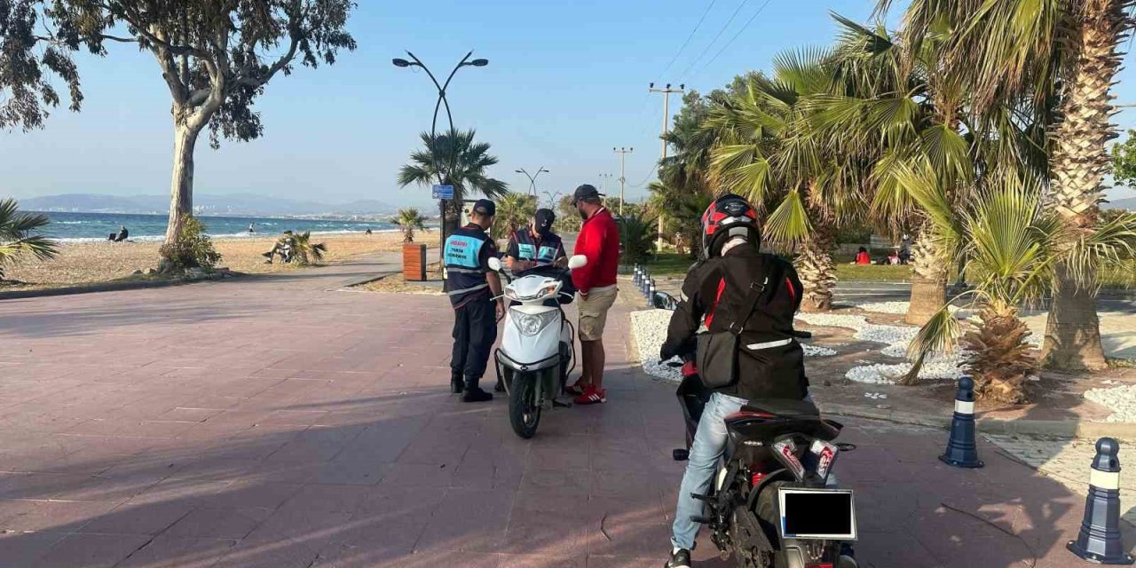 Kuşadası jandarmasından bisiklet yolunda denetim