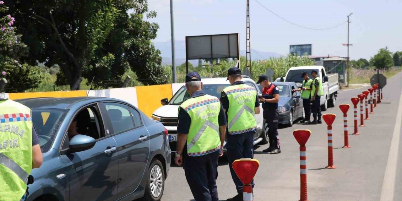 Efeler’de 21 düzensiz göçmen yakalandı