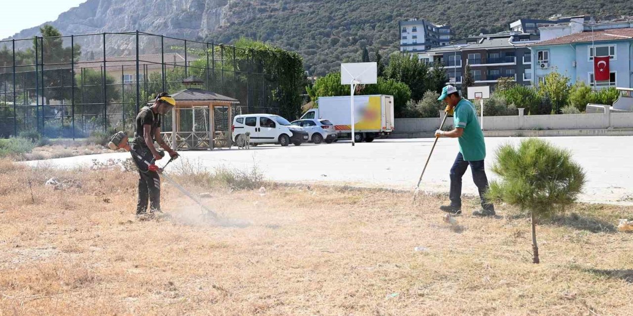 Kuşadası Belediyesi okulları yeni eğitim yılına hazırlamaya devam ediyor