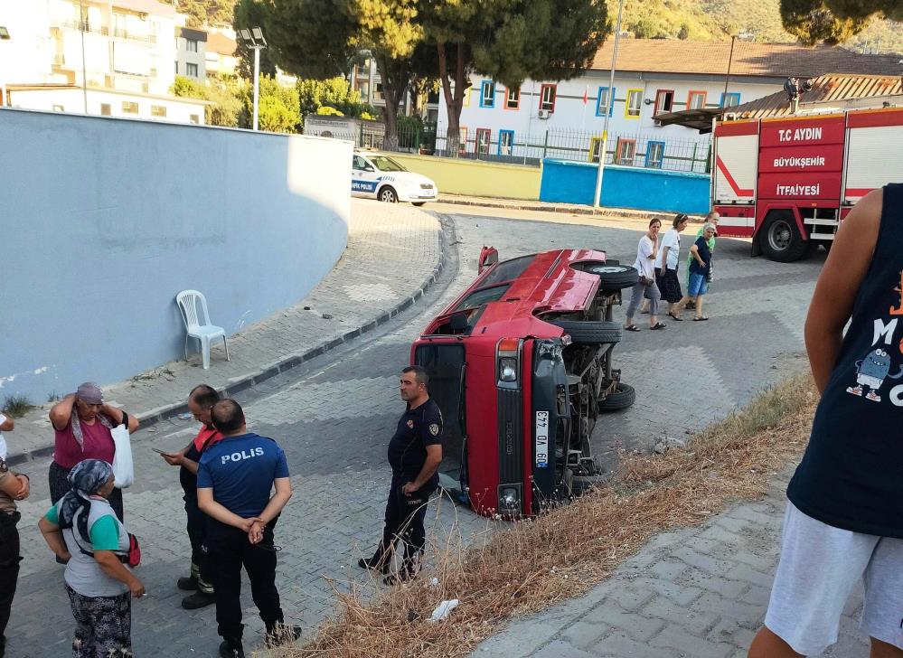 Koçarlı’da kamyonet devrildi: 1 yaralı