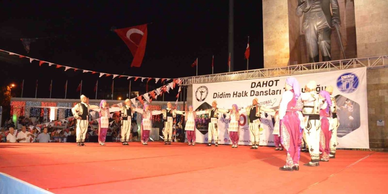 Didim’de halk dansları festivali