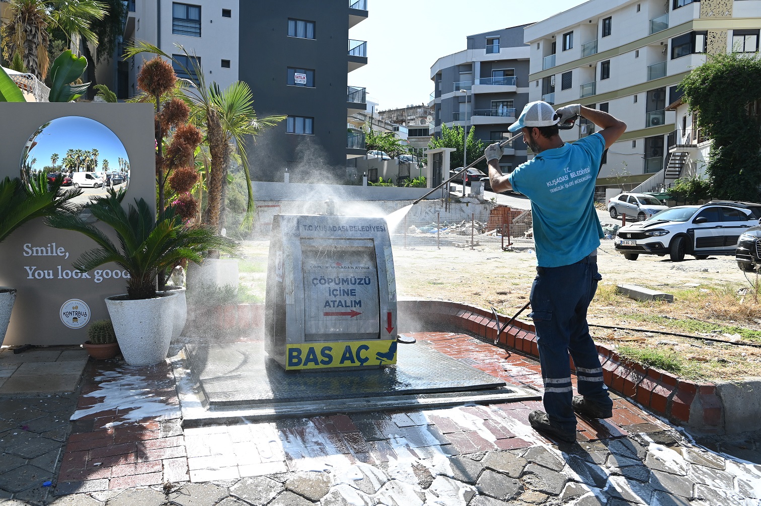 Kuşadası Belediyesi 7/24 çalışıyor