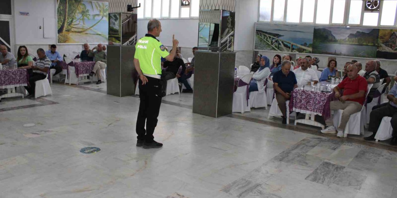 Aydın’da servis şoförleri ve rehber personellere trafik eğitimi