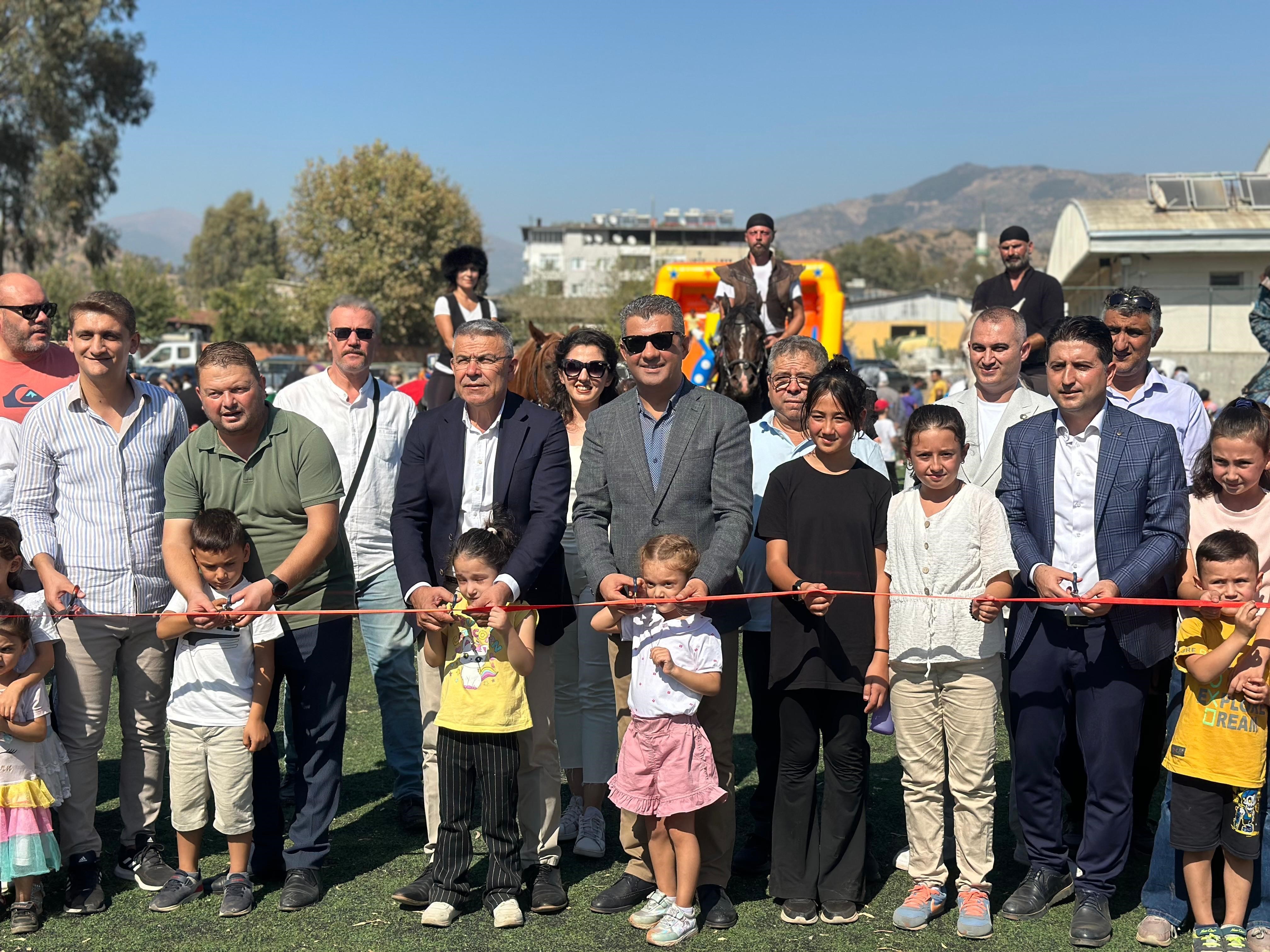 Aydınlı işadamı Yaralı’dan Köşk’e jest, çocuklar eğlendi veliler mutlu oldu