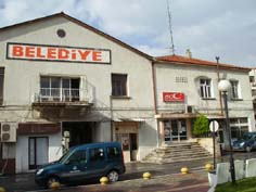 Söke Belediye Hizmet Binası S.O.S. veriyor