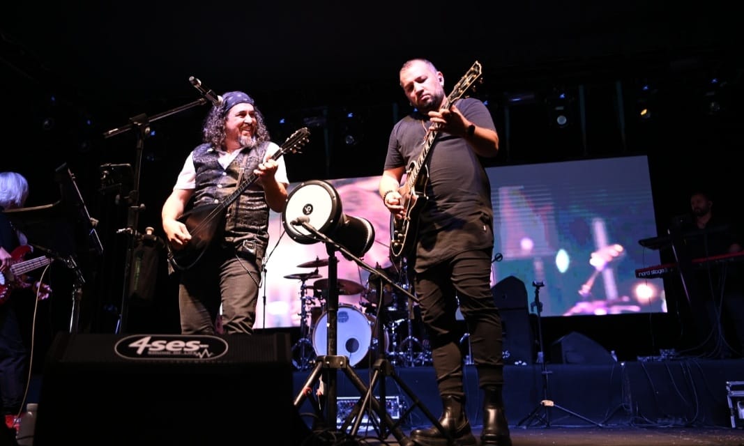 KUŞADASI SOKAK FESTİVALİNİN İLK GÜNÜNDE NECATİ VE SAYKOLAR RÜZGÂRI ESTİ