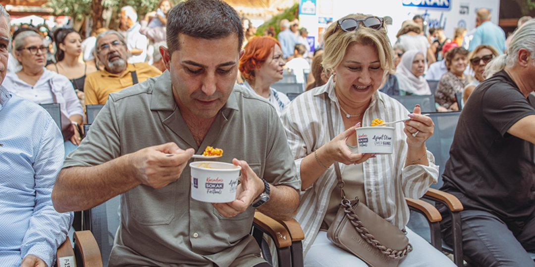 KUŞADASI SOKAKLARINI FESTİVAL COŞKUSU SARDI