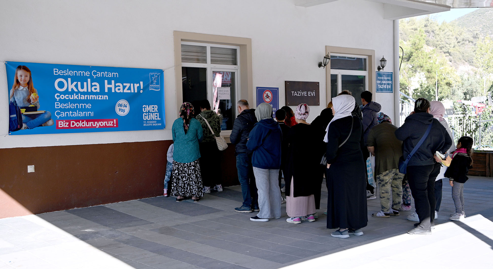 KUŞADASI BELEDİYESİ’NİN BESLENME ÇANTASI DESTEĞİ BU YIL DA BAŞLADI