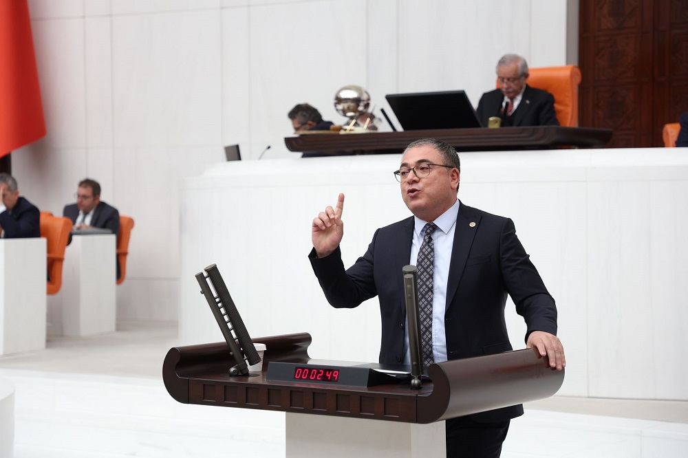 CHP’Lİ EVRİM KARAKOZ: “ÇARE CUMHURİYET’E SIMSIKI SARILMAKTIR”