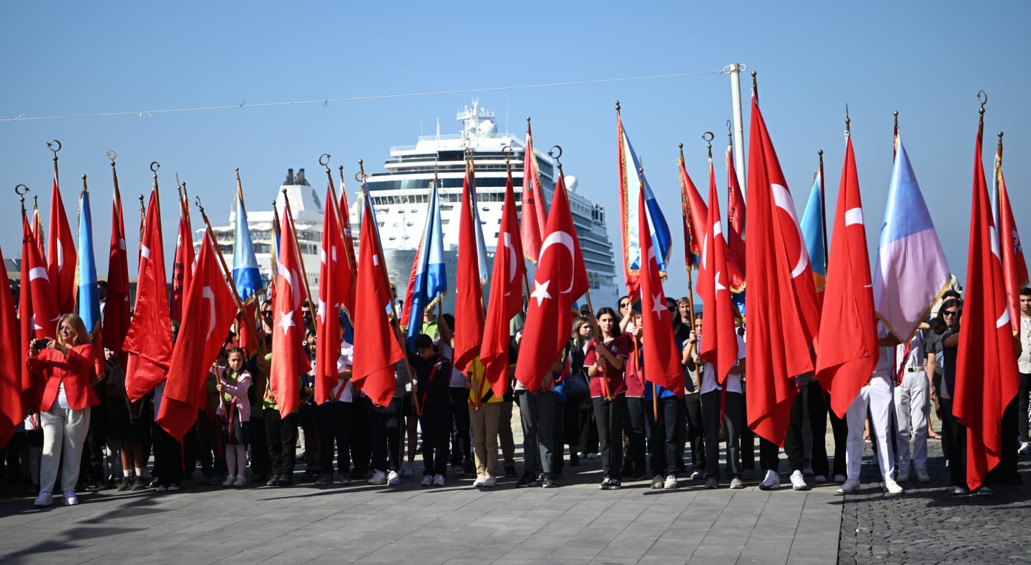 KUŞADASI’NI CUMHURİYET BAYRAMI COŞKUSU