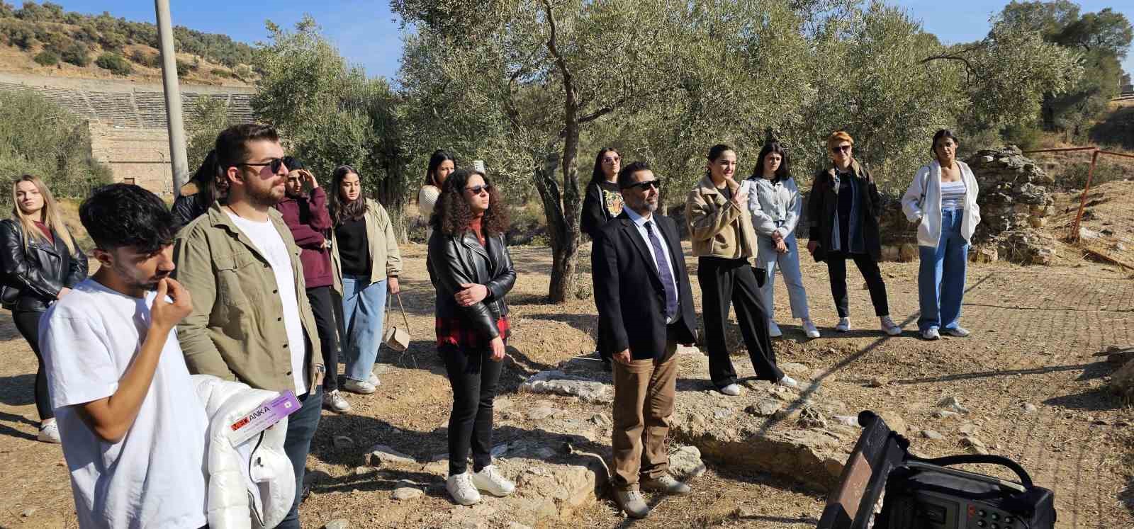 Sultanhisar’da öğrencilerden tarihi gezi