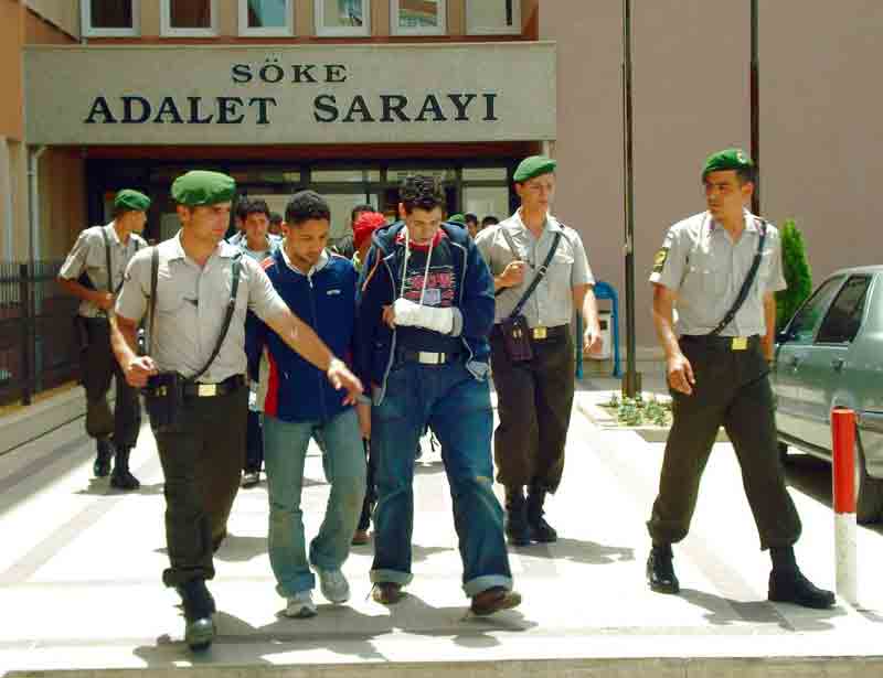 Söke ve Didim’de kaçak göçmen operasyonu