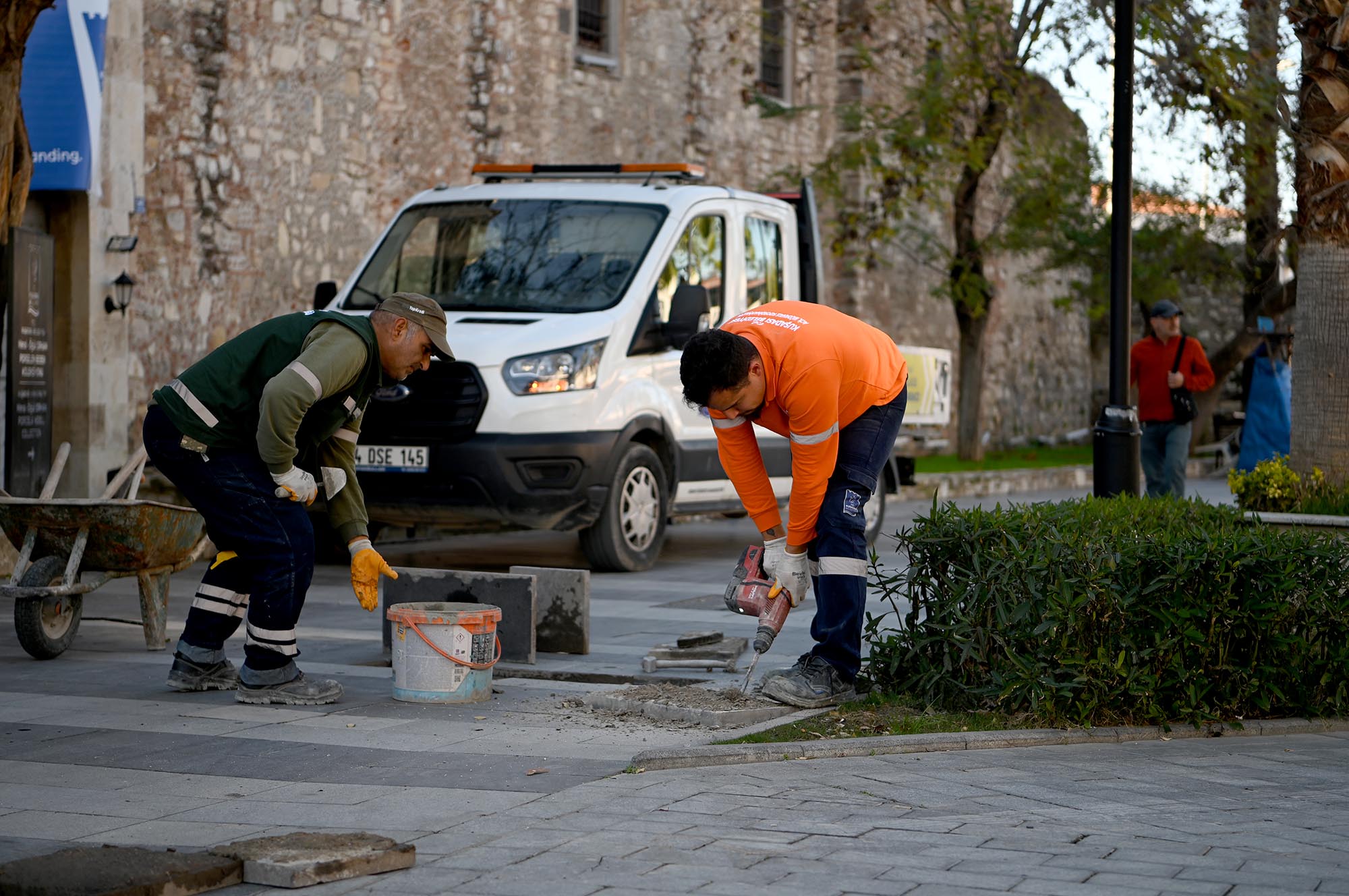 KUŞADASI BELEDİYESİ ACİL MÜDAHALE BİRİMİ İLE SORUNLARA ACİL ÇÖZÜM