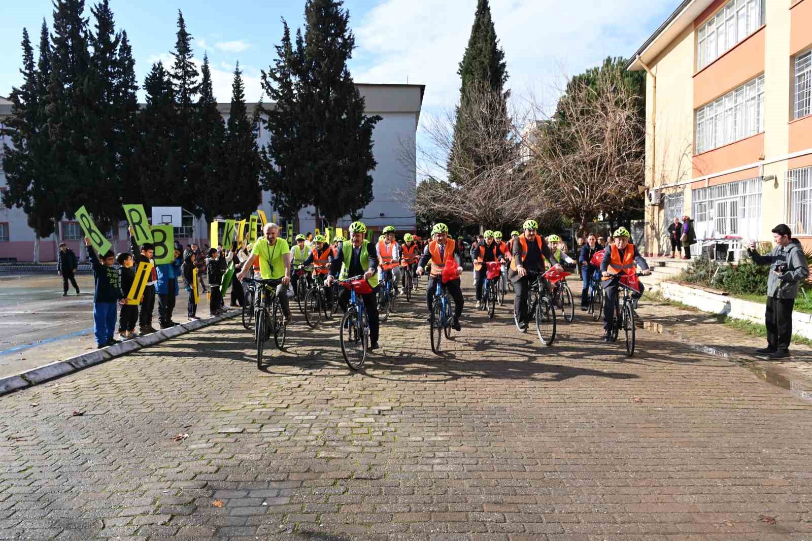 Çevre bilinci ve sağlıklı yaşam için pedal çevirdiler