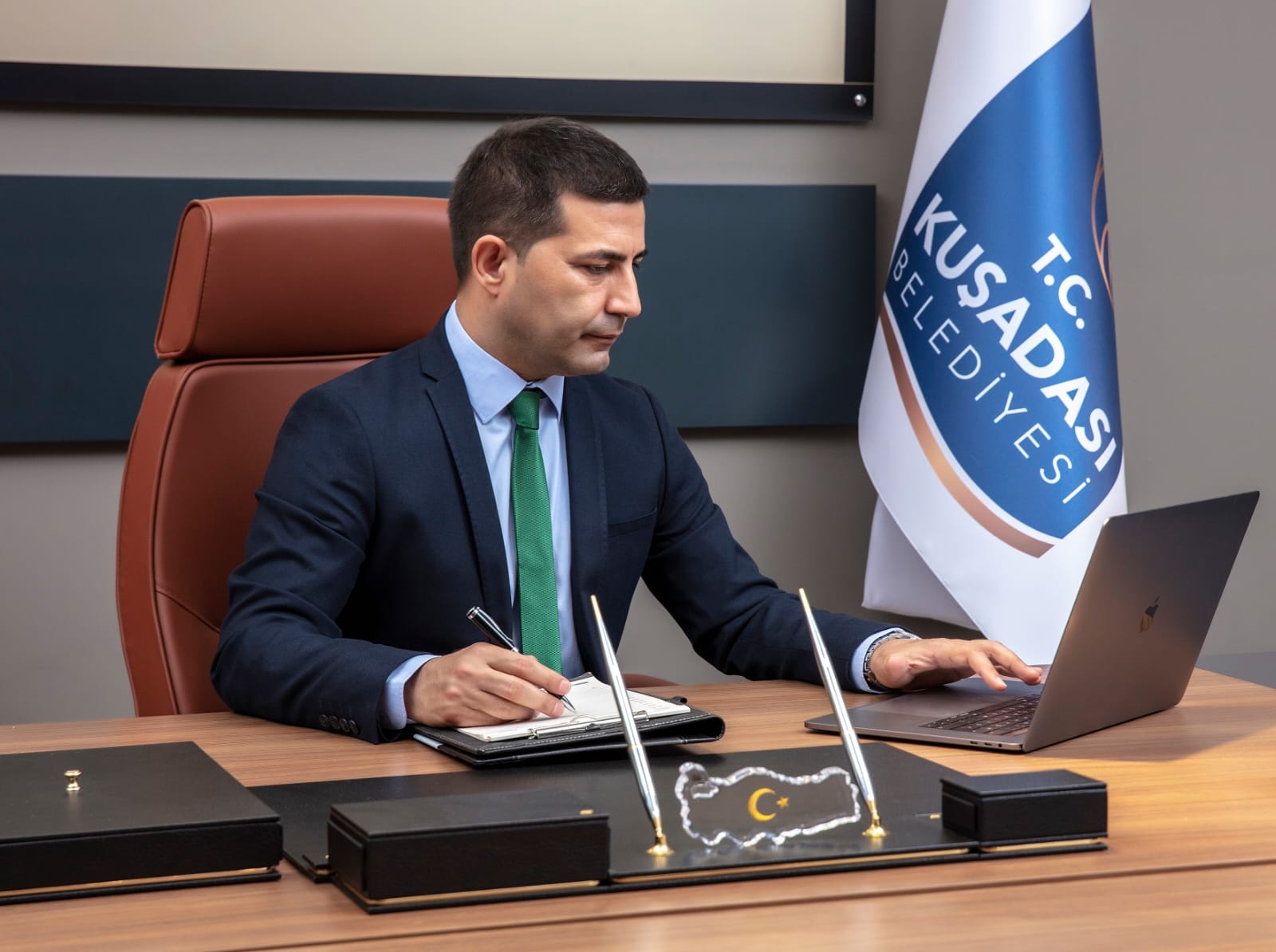 BAŞKAN ÖMER GÜNEL: “KUŞADASI 14 YILDIR SAHİL BANDI PROJESİNİ BEKLİYOR”