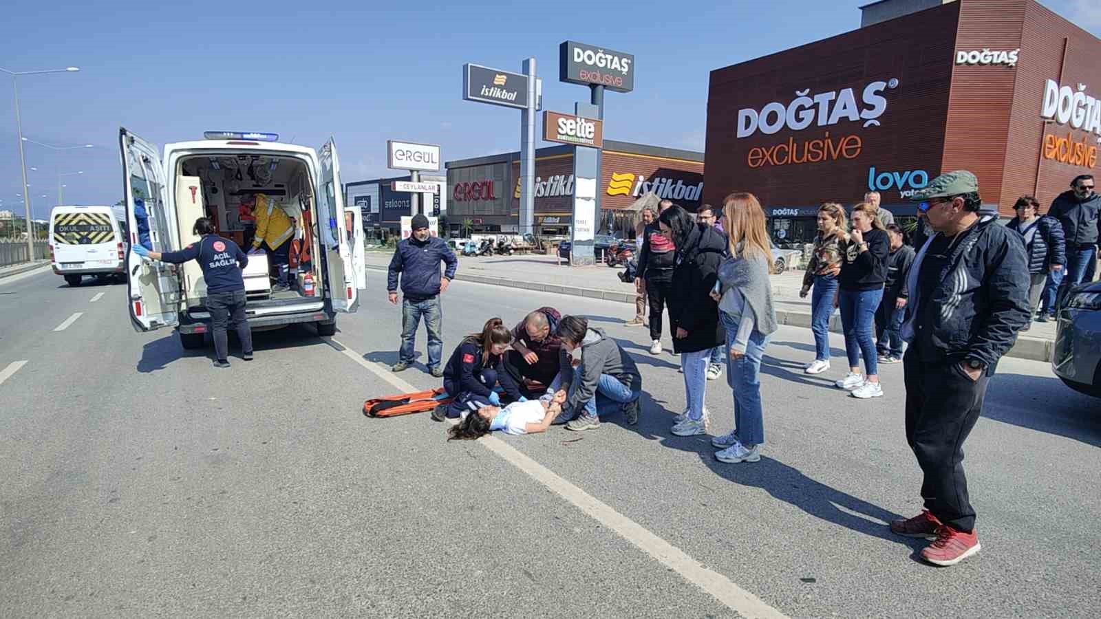 Kuşadası’nda otomobilin 13 yaşındaki çocuğa çarptı