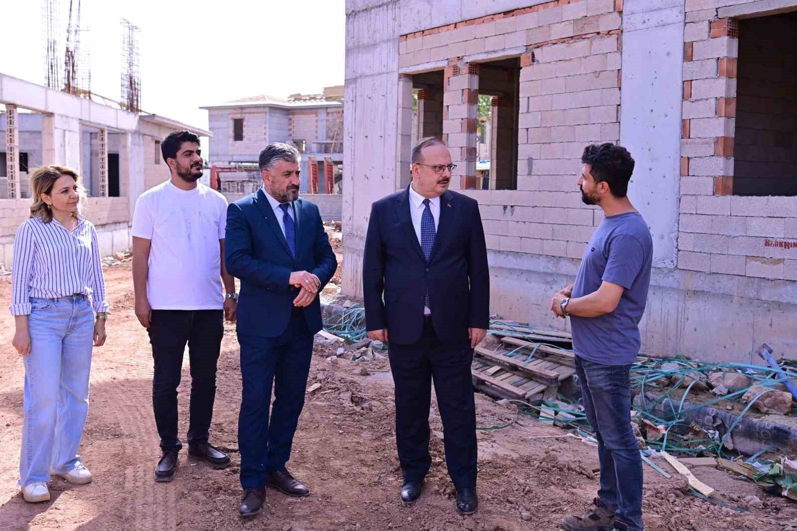 Vali Canbolat, çocuk evleri inşaatını yerinde inceledi