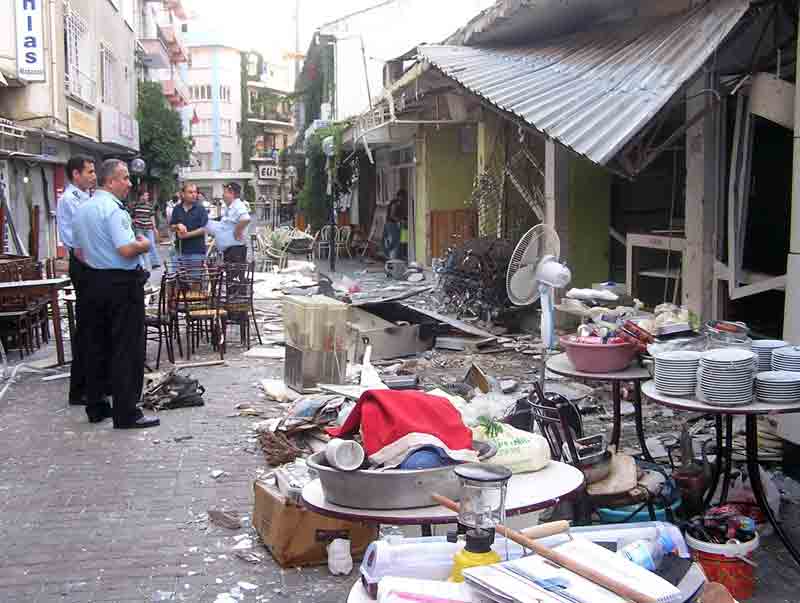 Aydın’da meydana gelen patlamada, şehrin sokakları savaş alanına döndü