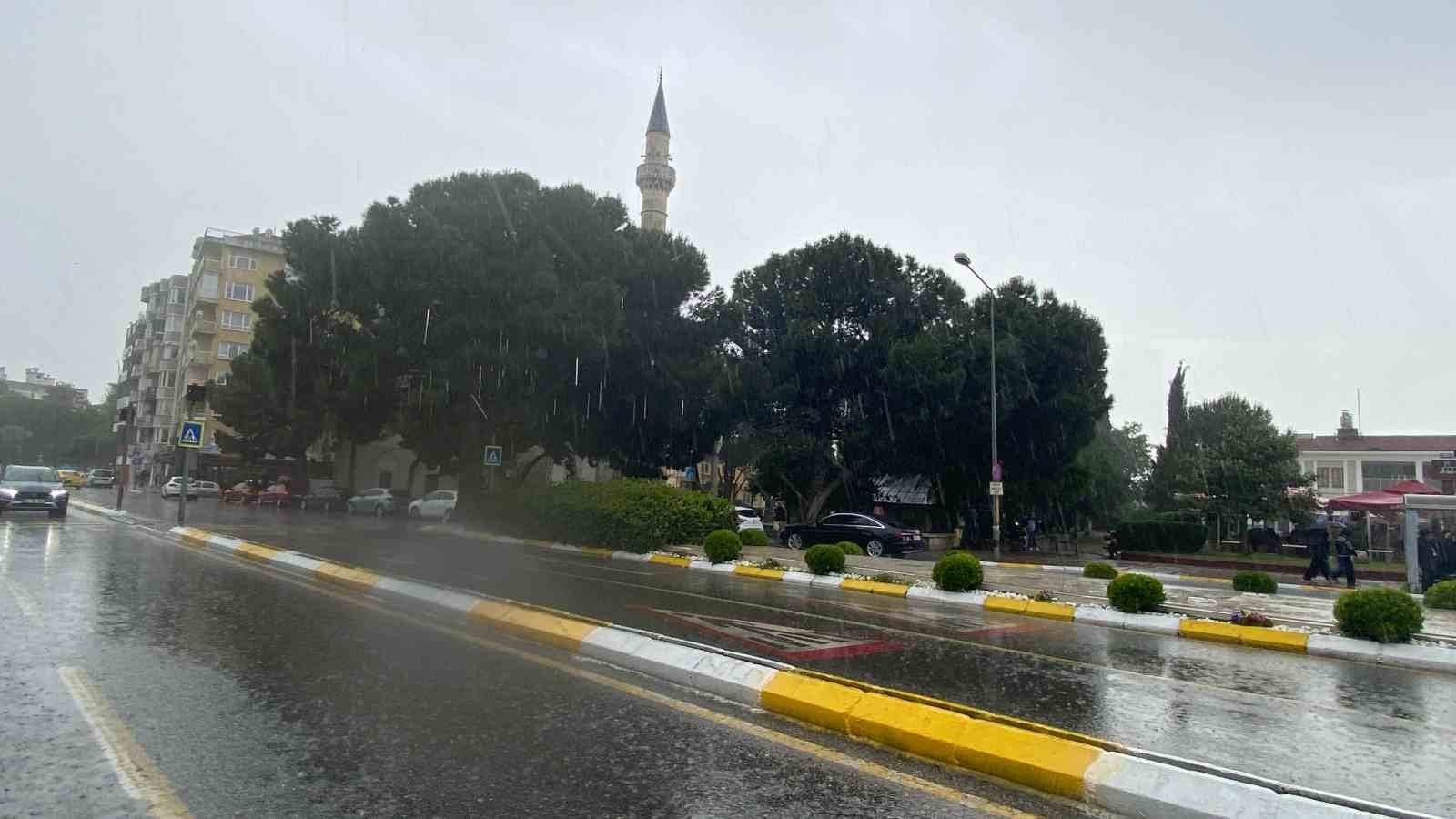 Meteorolojiden ’sarı kod’ uyarısı sonrası Aydın’da yağmur etkili oldu